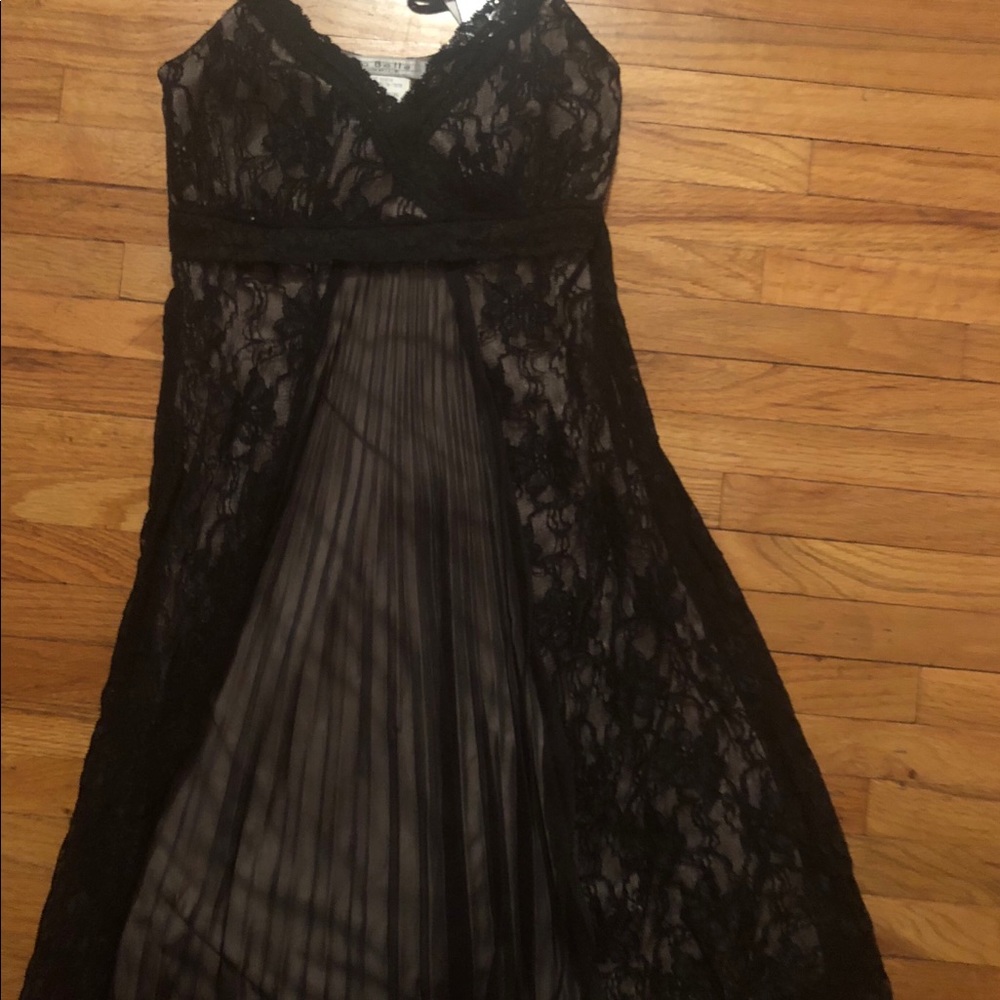 Black Dress - Picture 3 of 8